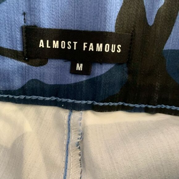 Almost famous shorts for youth girls size M - Picture 4 of 4